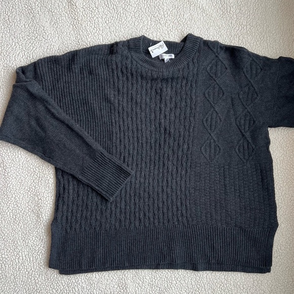 Reitmans Sweaters - New Reitmans Signature Gray Crew Neck Sweater